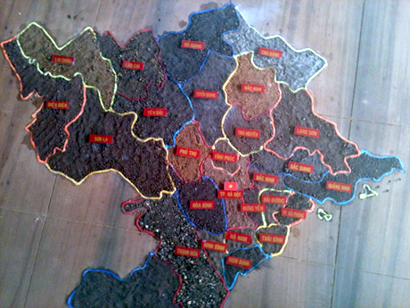 3 tấm bản đồ Việt Nam ghép từ 63 nắm đất nghĩa trang liệt sĩ