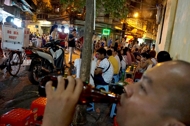 Tận thấy cảnh nhậu đêm tràn lan ở giữa thủ đô