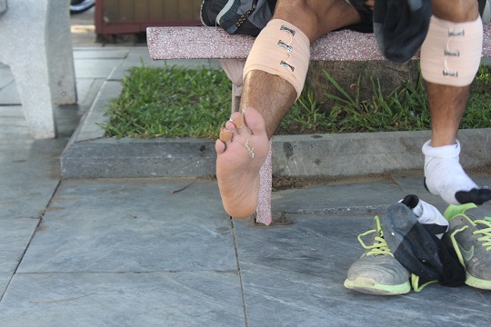 Thầy giáo đi bộ xuyên Việt gây quỹ ủng hộ con em ngư dân bám biển