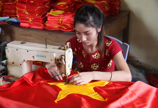 Thổi hồn cho cờ đỏ - sao vàng của Tổ quốc Thổi hồn cho cờ đỏ - sao vàng của Tổ quốc