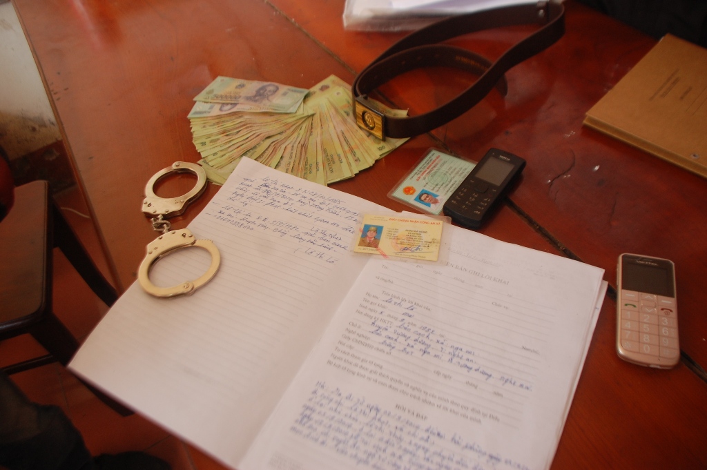 Bắt 2 đối tượng giả danh công an lừa đảo tống tiền