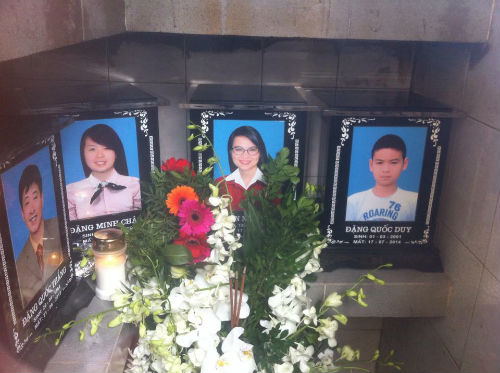 3 mẹ con tử nạn vụ máy bay MH17: Ngày đoàn tụ đầy nước mắt 