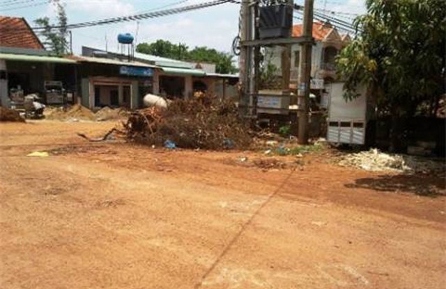 Nỗi đau chồng chất của bé gái phải làm mẹ tuổi 13