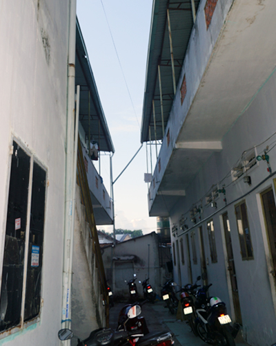 Đôi nam nữ bỏ chạy sau khi đưa thi thể bạn lên taxi Đôi nam nữ bỏ chạy sau khi đưa thi thể bạn lên taxi