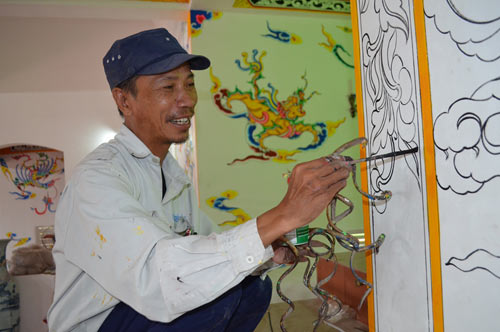 Gặp người đàn ông có bộ móng dài hơn 50cm ở Nam Định