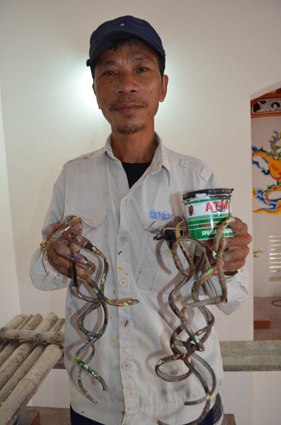 Gặp người đàn ông có bộ móng dài hơn 50cm ở Nam Định