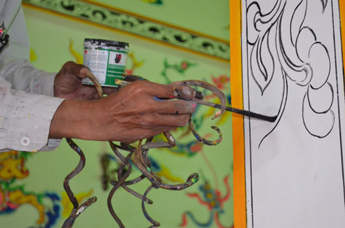 Gặp người đàn ông có bộ móng dài hơn 50cm ở Nam Định