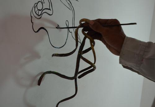 Gặp người đàn ông có bộ móng dài hơn 50cm ở Nam Định