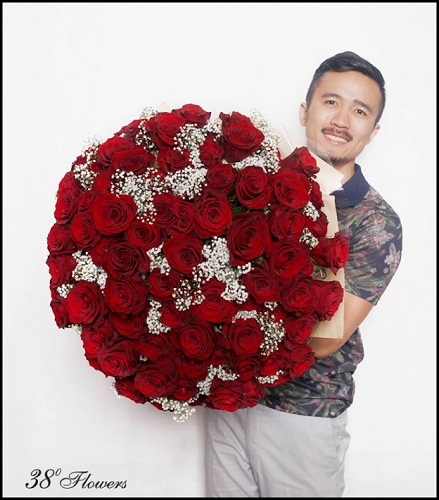 Hoa nhập khẩu giá gần chục triệu hút khách