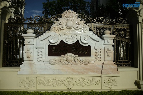 Choáng ngợp lâu đài 'song sinh' dát vàng của đại gia Ninh Bình