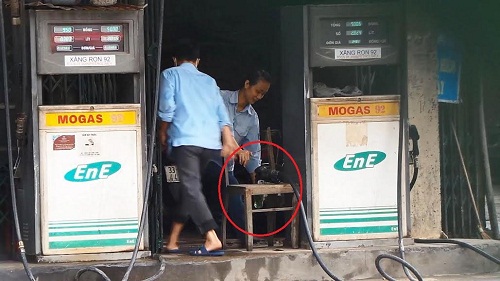 Vạch trần thủ đoạn gian lận mới của nhân viên cây xăng