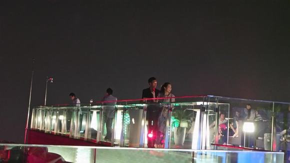 Pháo hoa ngập trời Hà Nội