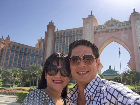 Vợ chồng Bình Minh khoe ảnh ở Dubai