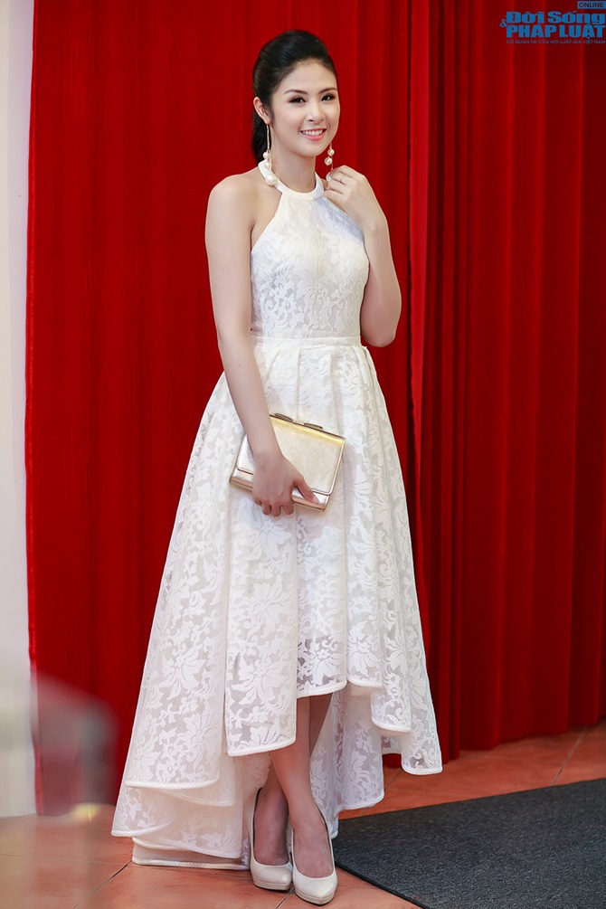 Hoa hậu Á hậu cùng dàn mỹ nhân đến chúc mừng nhà thiết kế Hà Duy