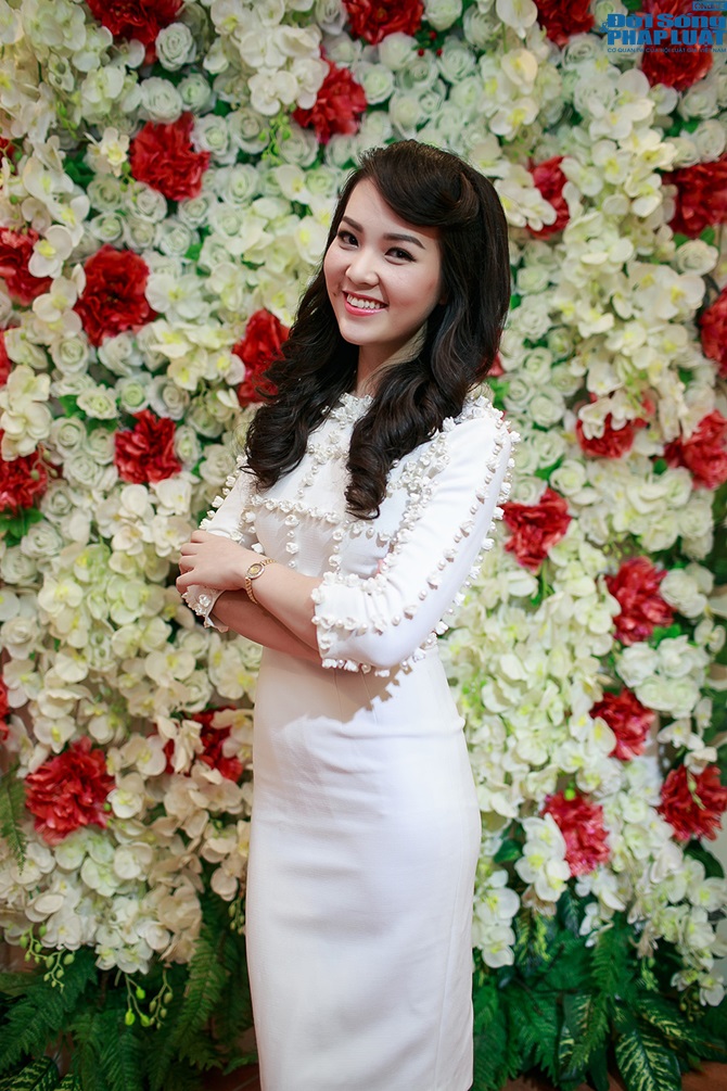 Hoa hậu Á hậu cùng dàn mỹ nhân đến chúc mừng nhà thiết kế Hà Duy