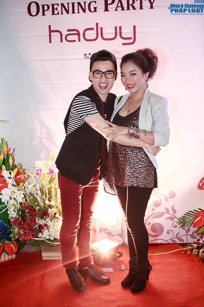 Hoa hậu Á hậu cùng dàn mỹ nhân đến chúc mừng nhà thiết kế Hà Duy