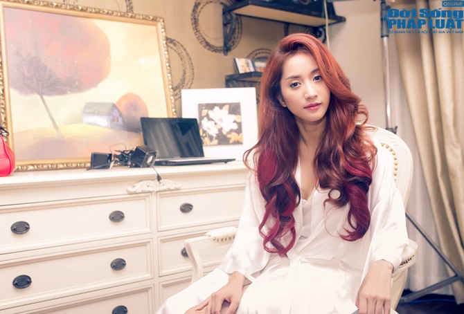 Khánh Thi bất ngờ trở lại với âm nhạc