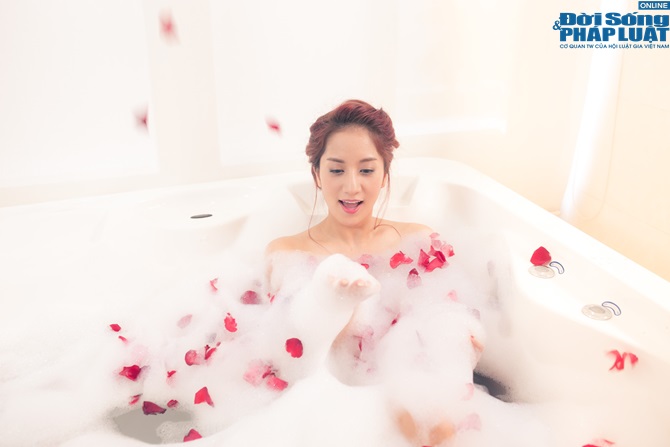 Khánh Thi bất ngờ trở lại với âm nhạc