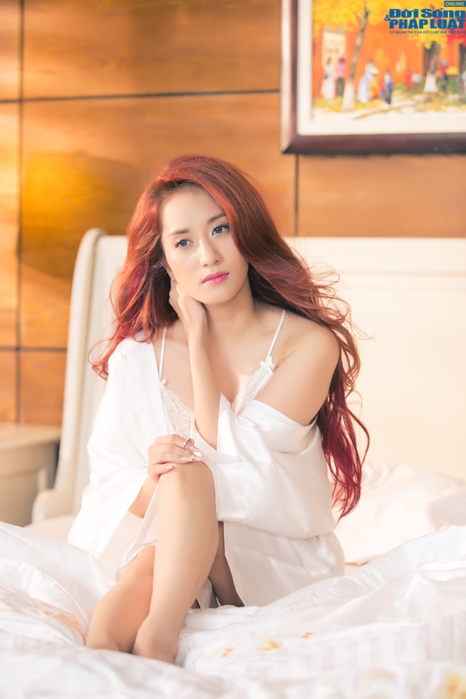 Khánh Thi bất ngờ trở lại với âm nhạc