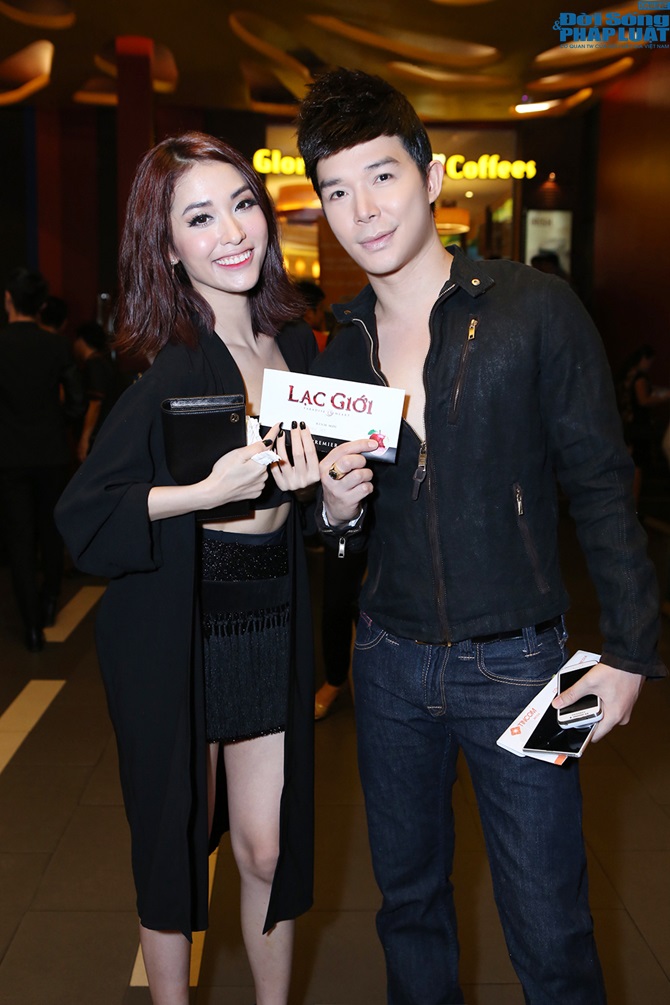 Nathan Lee đeo nhẫn 3 tỷ , vui vẻ bên bạn gái cũ Trấn Thành 