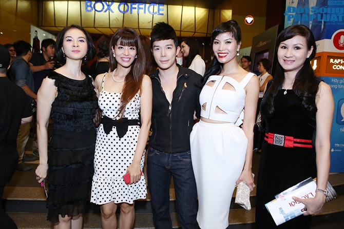 Nathan Lee đeo nhẫn 3 tỷ , vui vẻ bên bạn gái cũ Trấn Thành 