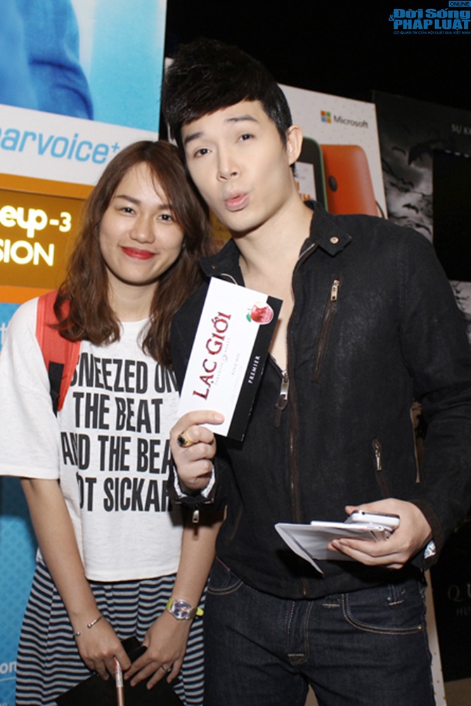 Nathan Lee đeo nhẫn 3 tỷ , vui vẻ bên bạn gái cũ Trấn Thành 