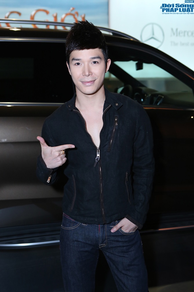 Nathan Lee đeo nhẫn 3 tỷ , vui vẻ bên bạn gái cũ Trấn Thành 