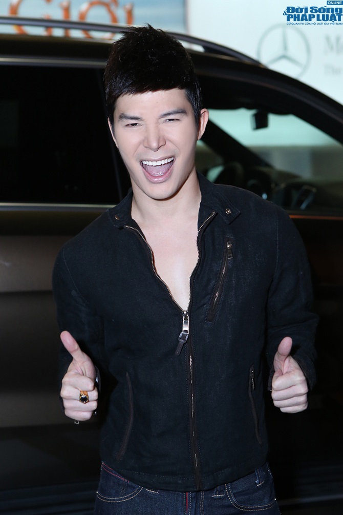 Nathan Lee đeo nhẫn 3 tỷ , vui vẻ bên bạn gái cũ Trấn Thành 