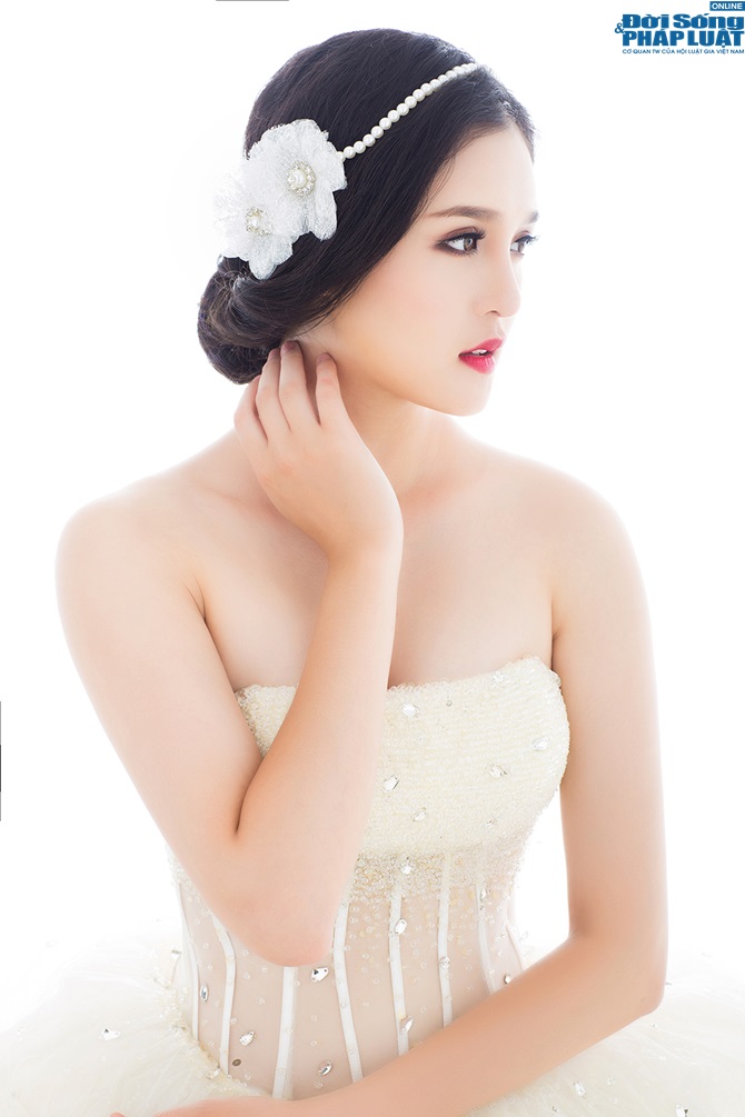 Á hậu Hoàng Anh khoe vẻ đẹp thanh khiết, trong veo như tiên nữ