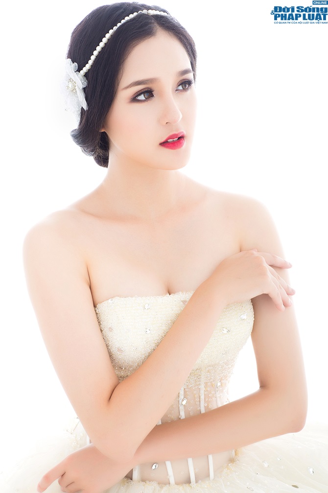 Á hậu Hoàng Anh khoe vẻ đẹp thanh khiết, trong veo như tiên nữ
