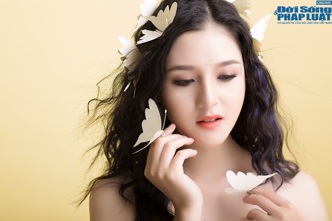 Á hậu Hoàng Anh khoe vẻ đẹp thanh khiết, trong veo như tiên nữ