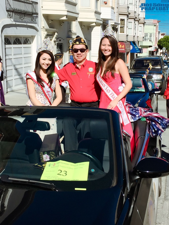 Hoa hậu Jennifer Chung cùng hoa hậu San Francisco diễu hành 