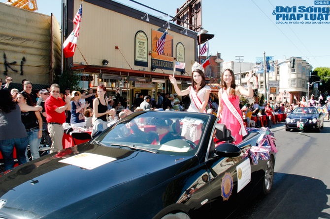 Hoa hậu Jennifer Chung cùng hoa hậu San Francisco diễu hành 
