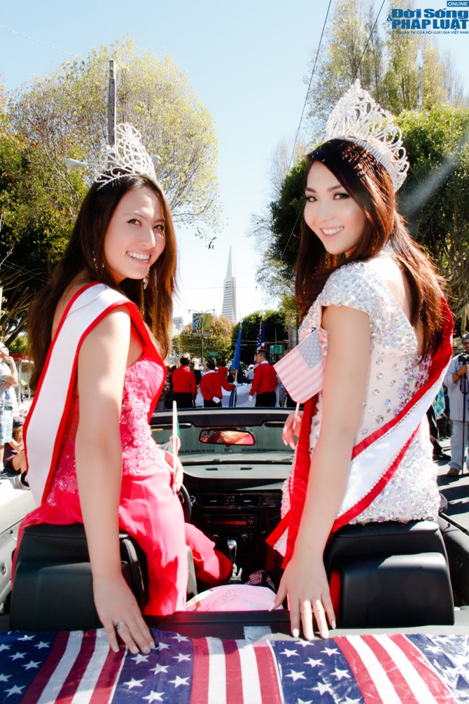 Hoa hậu Jennifer Chung cùng hoa hậu San Francisco diễu hành 