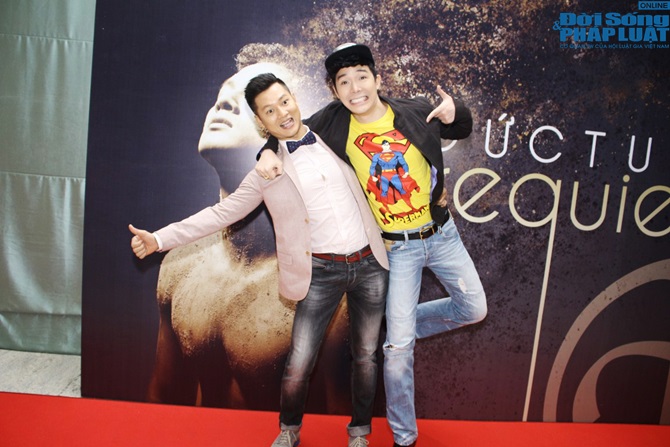 Đức Tuấn rủ Nathan Lee quậy tưng họp báo