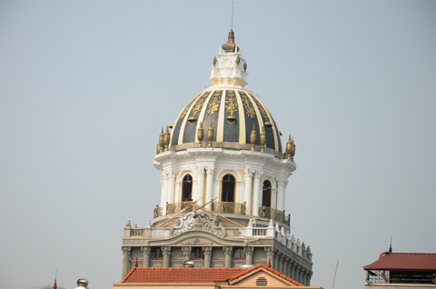 Hé lộ nội thất xa hoa trong lâu đài gà vàng của đại gia Hà Nội