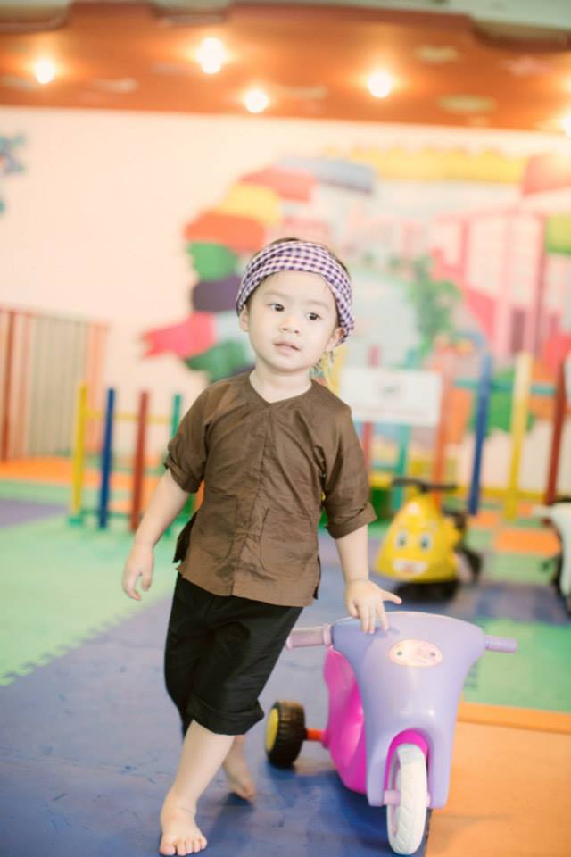 Rio và Cherry hóa “Hai lúa dắt Ba ruộng lên phố” cực đáng yêu