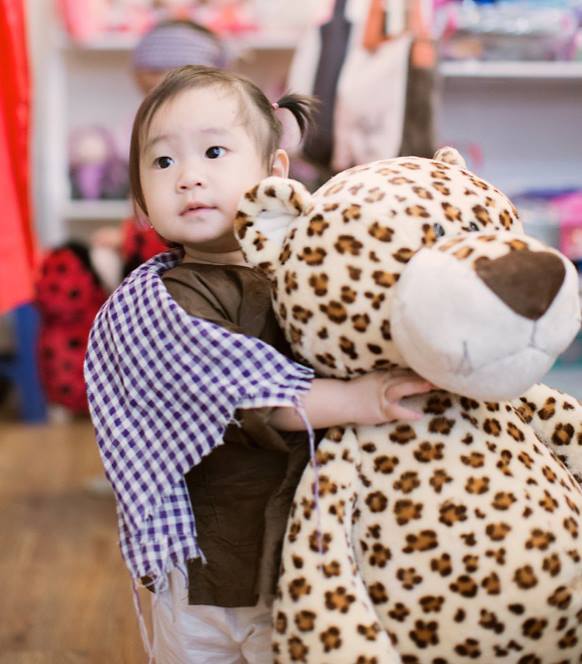 Rio và Cherry hóa “Hai lúa dắt Ba ruộng lên phố” cực đáng yêu