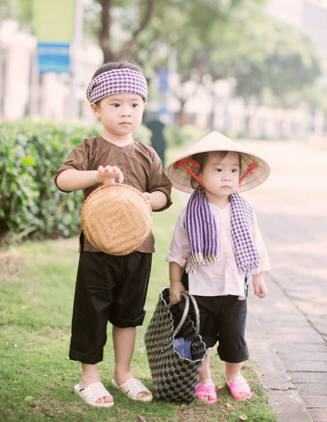 Rio và Cherry hóa “Hai lúa dắt Ba ruộng lên phố” cực đáng yêu