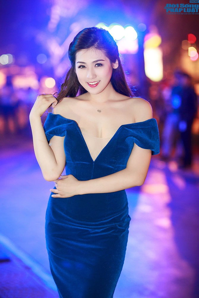 Á Hậu Dương Tú Anh đẹp ở mọi góc nhìn