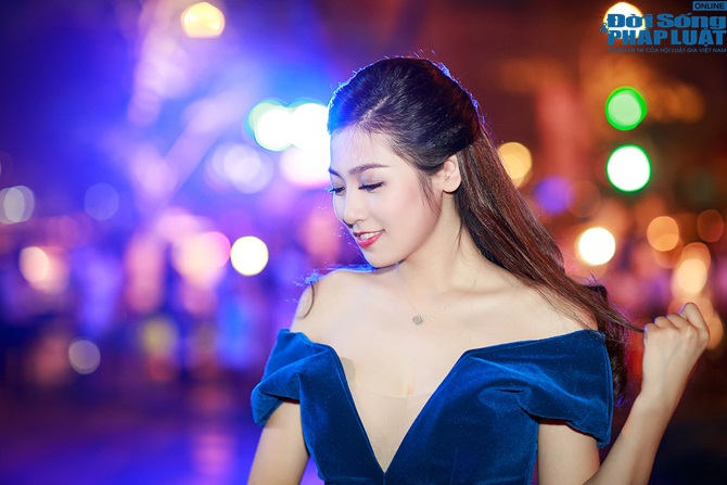 Á Hậu Dương Tú Anh đẹp ở mọi góc nhìn