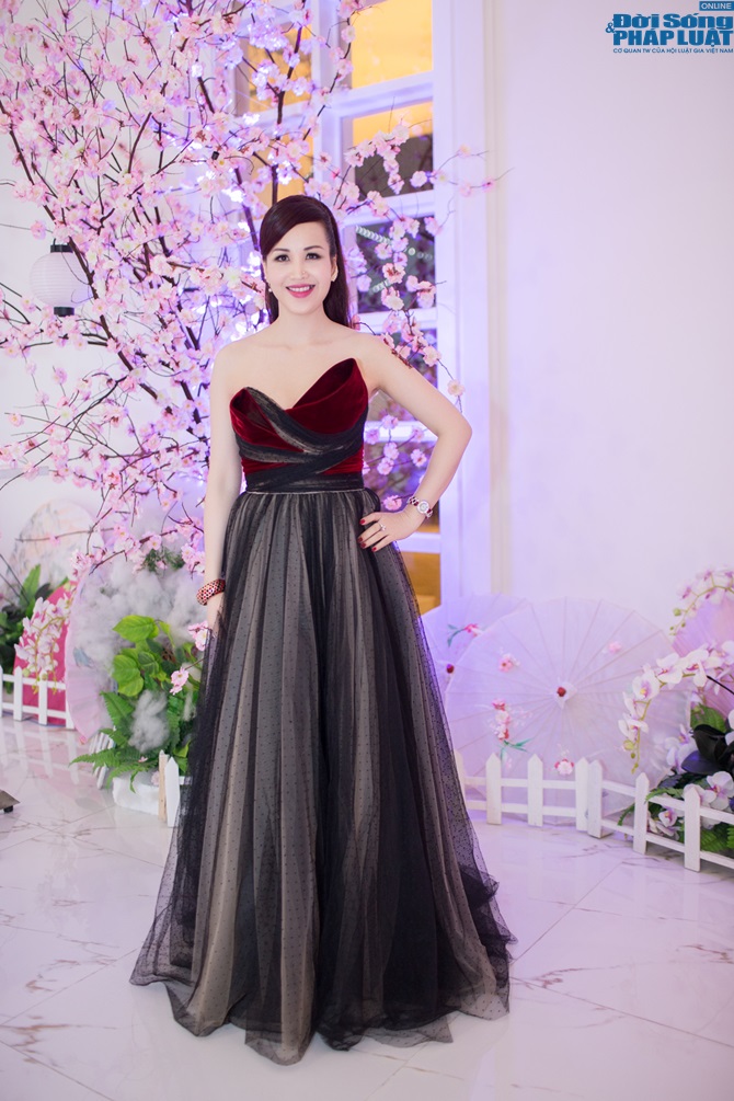 Hoa hậu Diệu Hoa xuất hiện đẹp mê đắm lòng người, trẻ trung với t