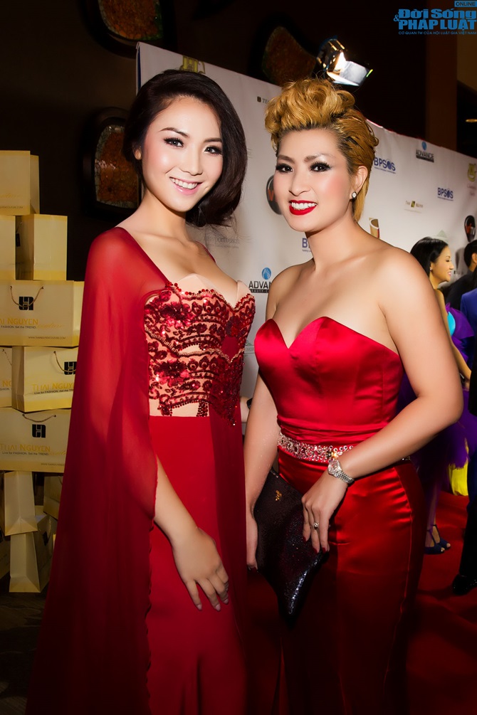 Hoa hâu châu Jennifer Chung hội ngộ dàn ca sĩ nỗi tiếng hải ngoại