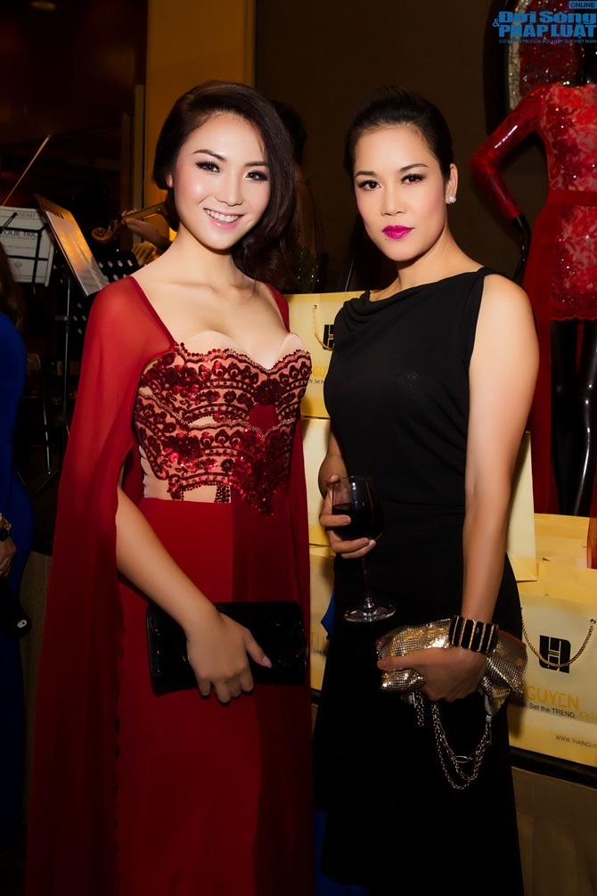 Hoa hâu châu Jennifer Chung hội ngộ dàn ca sĩ nỗi tiếng hải ngoại