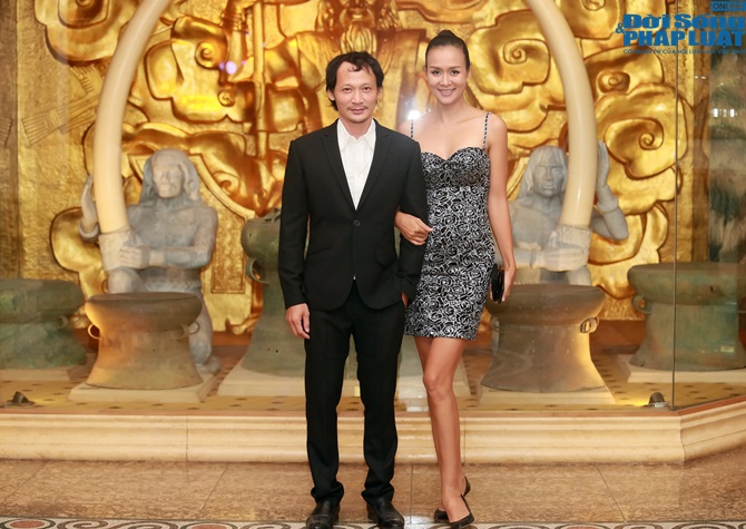 Đàm Vĩnh Hưng hết lòng chiều fans dù vội cuống cuồng chạy show