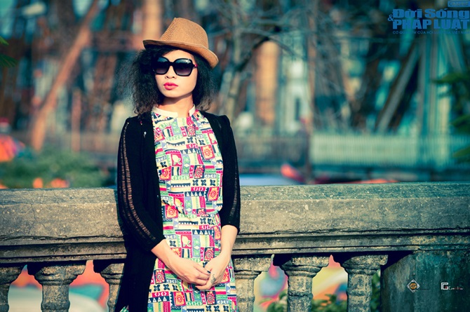 Đồng Lan diện áo dài và short ngắn khoe chân thon