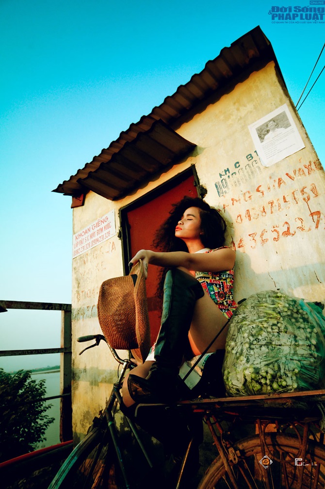 Đồng Lan diện áo dài và short ngắn khoe chân thon