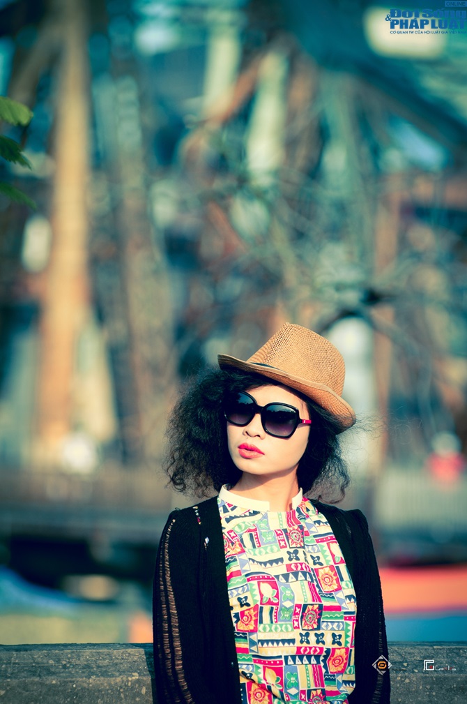 Đồng Lan diện áo dài và short ngắn khoe chân thon