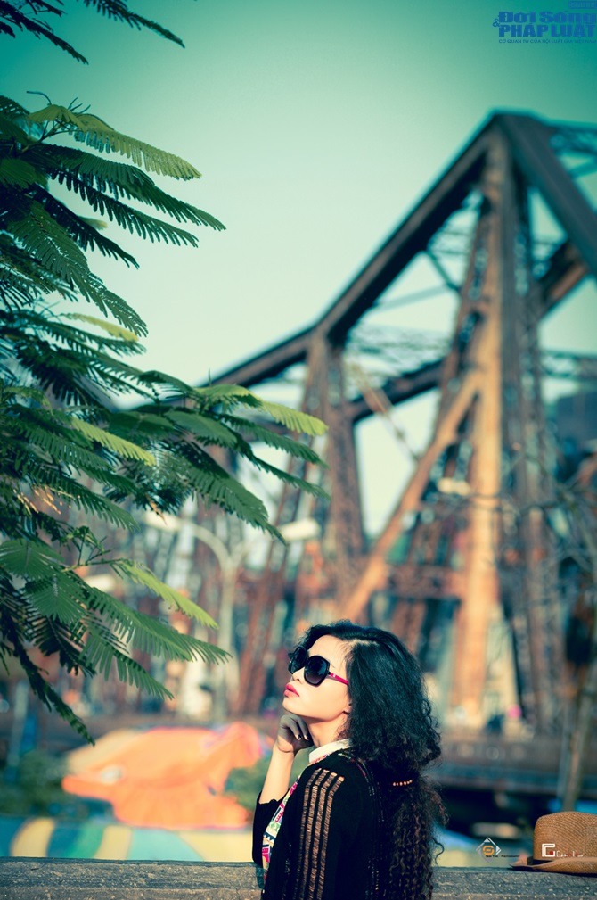 Đồng Lan diện áo dài và short ngắn khoe chân thon