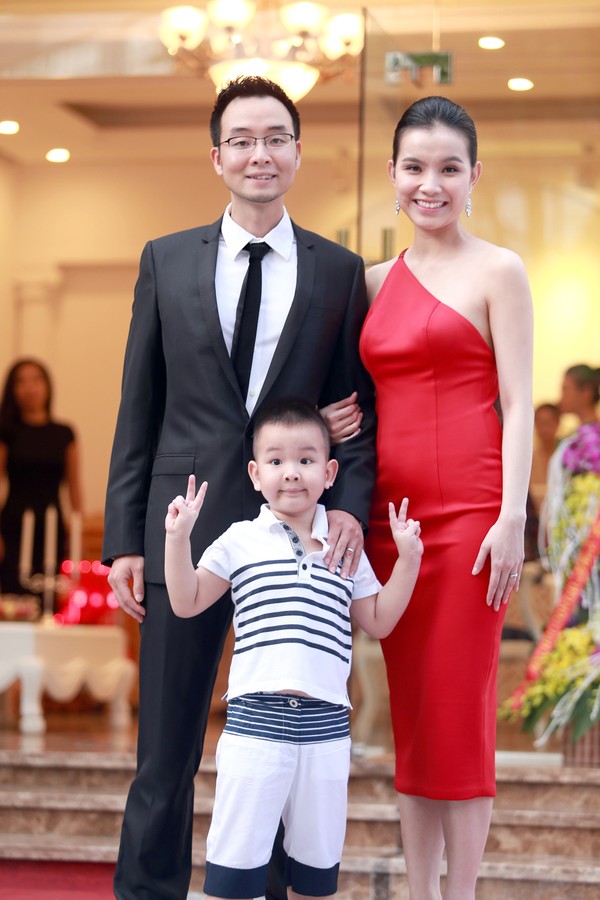 Những sao Việt ăn cơm trước kẻng